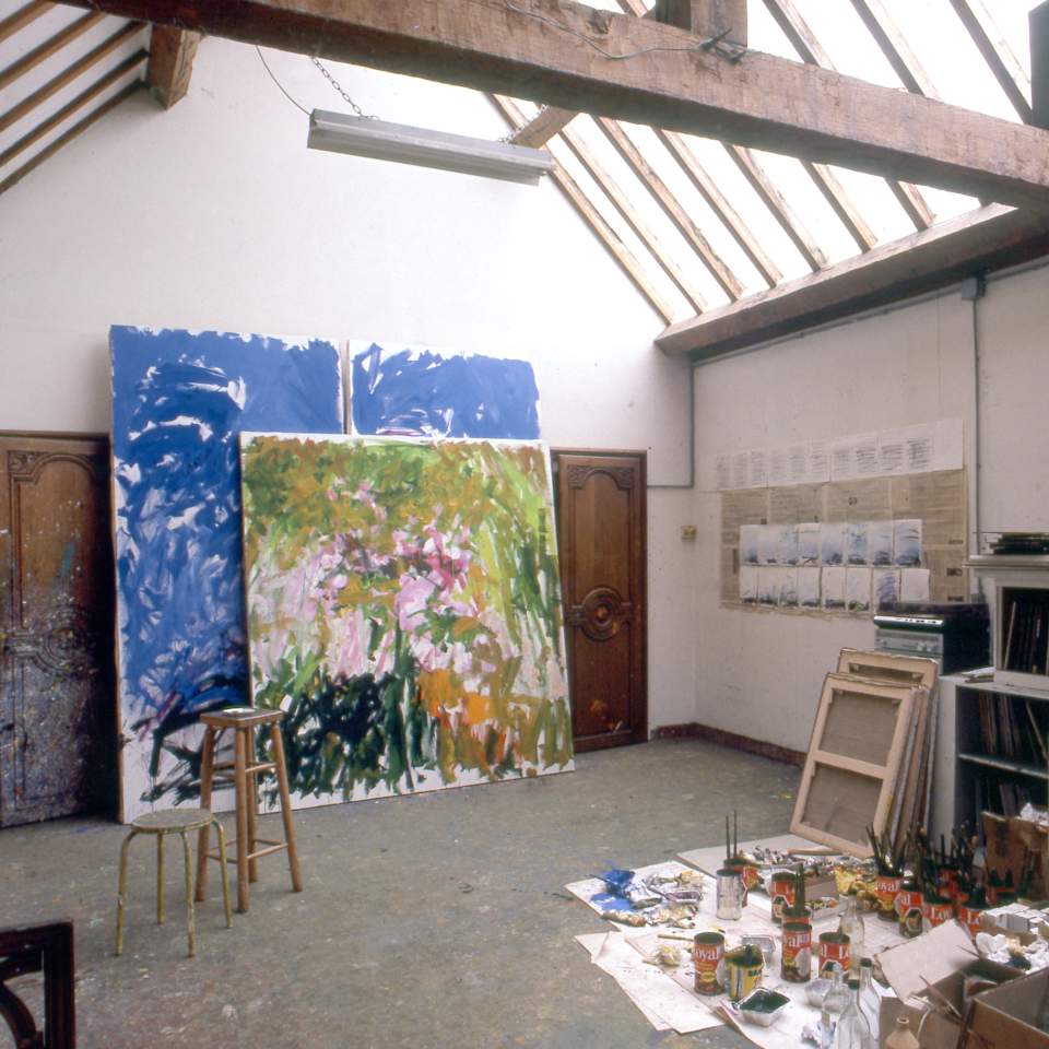 Atelier de Joan Mitchell à Vétheuil en 1983 avec de grands tableaux abstraits