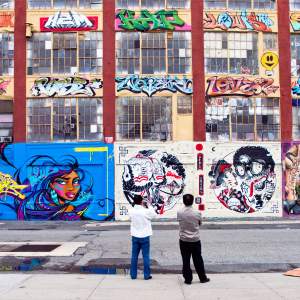 <p>Visitors from Seoul, Korea, at the 5Pointz Aerosol Art Center in Long Island City, 2013. Photo by TheeErin via <a href="https://www.flickr.com/photos/theeerin/10953080236" target="_blank">Flickr</a>.</p>