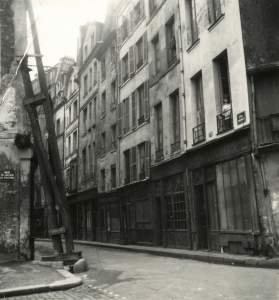 A narrow Parisian street with 4 story apartment buildings